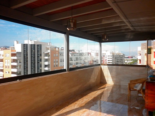 tu equipo líder en cerramientos de chalets, casas, adosados y de hostelería en Almenara